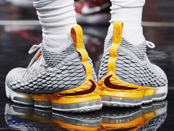  خرید  کفش بسکتبال نایک لبرون 15      Nike LeBron 15  Grey Yellow