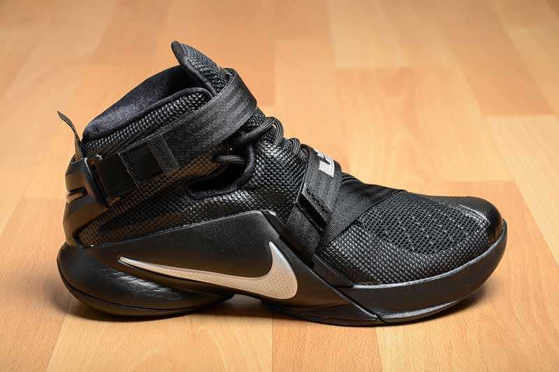  خرید  کفش بسکتبال نایک لبرون مشکی Nike Lebron 749417-001