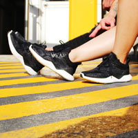 'کفش کتانی بندی آدیداس آلفابونس مخصوص پیاده روی طولانی و دویدن'