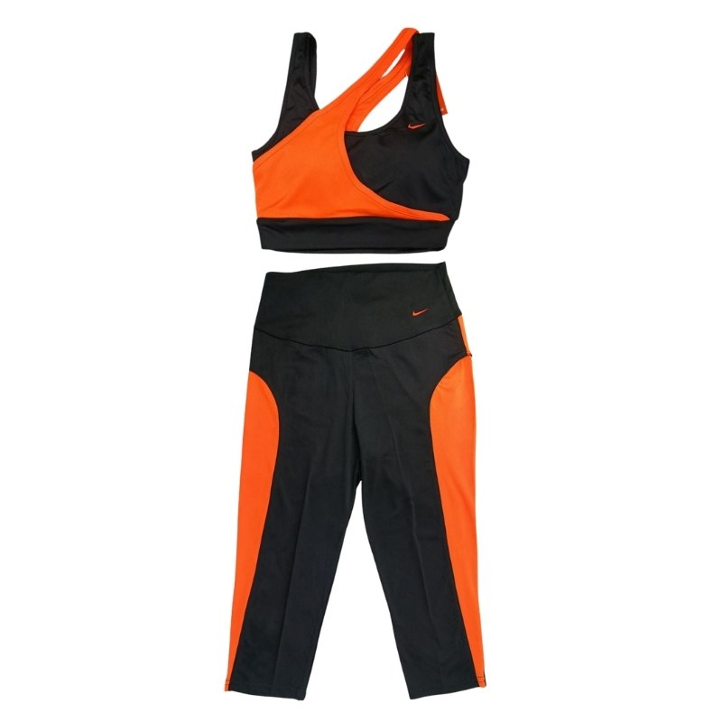 ست ورزشی نیم تنه کاپ دار و شلوار برمودا زنانه