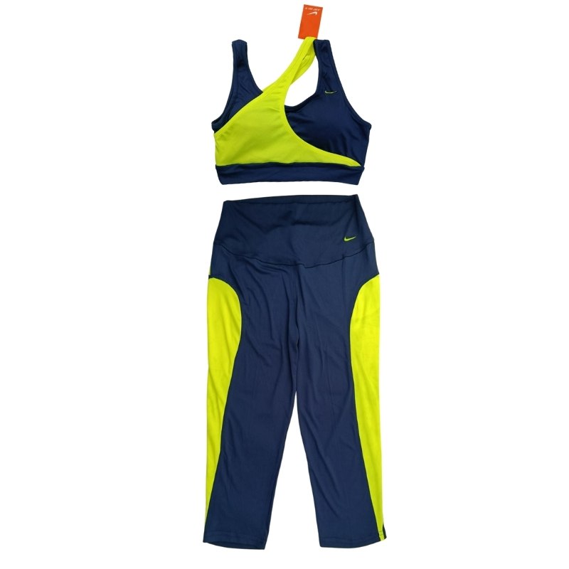 ست ورزشی نیم تنه کاپ دار و شلوار برمودا زنانه